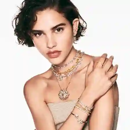 Resim Idyllia Kolye ve broş, Karışık kesimler, Çiçek, Uzun, Sarı, Rodyum kaplama