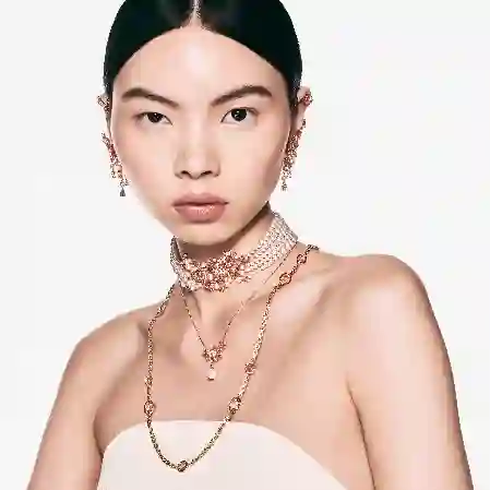 Resim Gema Klipsli Küpeler, Karışık kesimler, Çiçek, Pembe, Altın rengi kaplama