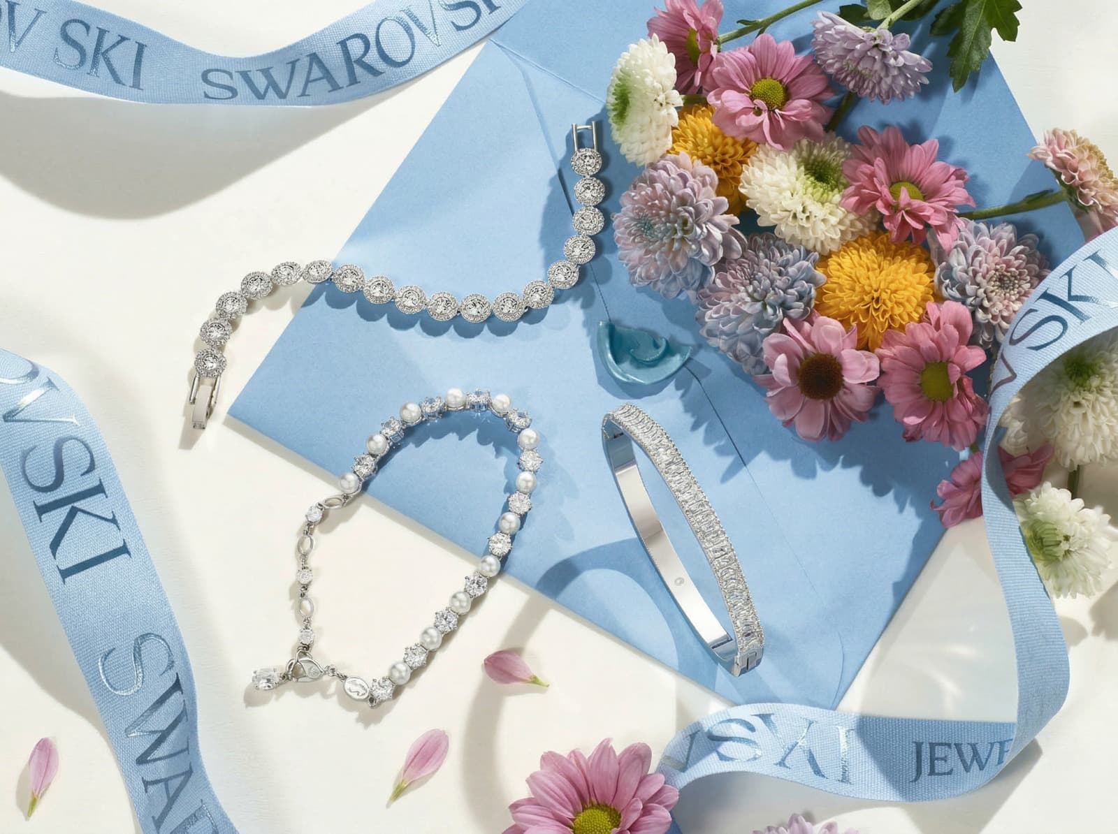 Her Kristalin Bir Karakteri Var: Annenizin Ruhuna En Uygun Swarovski Parçasını Nasıl Seçersiniz?için blog gönderisini göster Blog yazısı Her Kristalin Bir Karakteri Var: Annenizin Ruhuna En Uygun Swarovski Parçasını Nasıl Seçersiniz?için resim