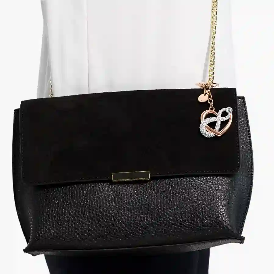 Resim Infinite Çanta Charm'ı, Sonsuzluk ve kalp, Beyaz, Karışık metal yüzey