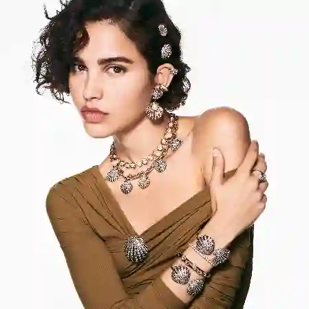 Resim Idyllia Kolye, Kristal inciler, Deniz Kabuğu, Beyaz, Altın rengi kaplama